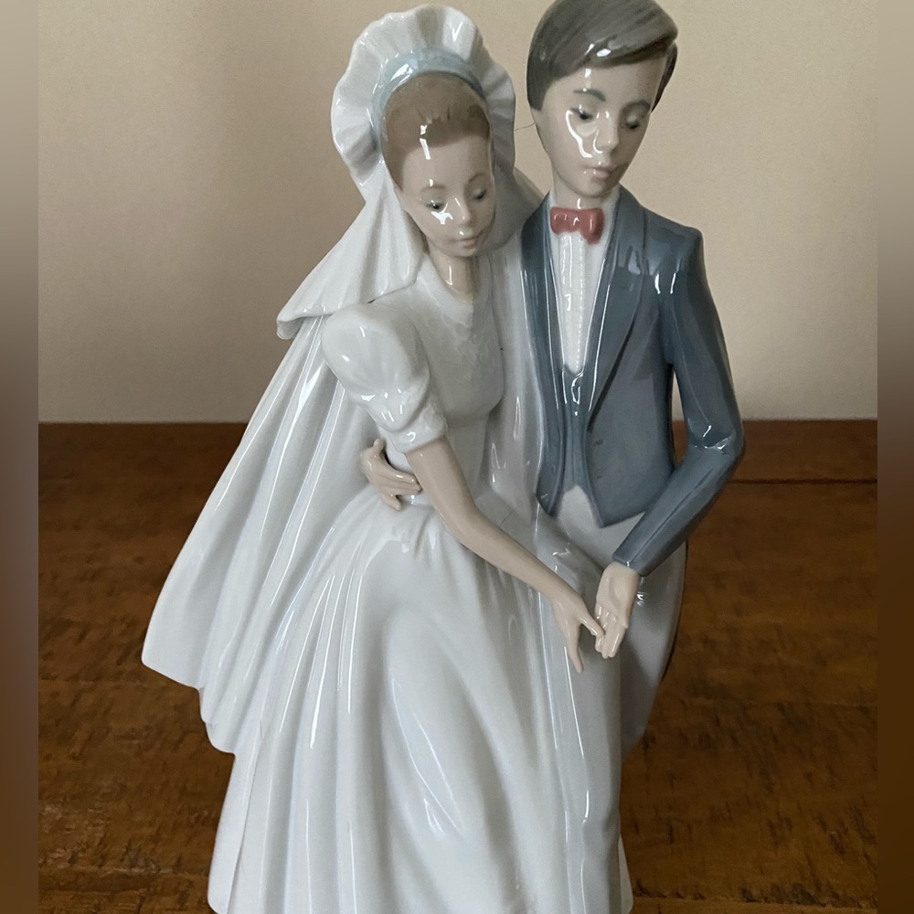 Wedding couple collectible from Lladro
